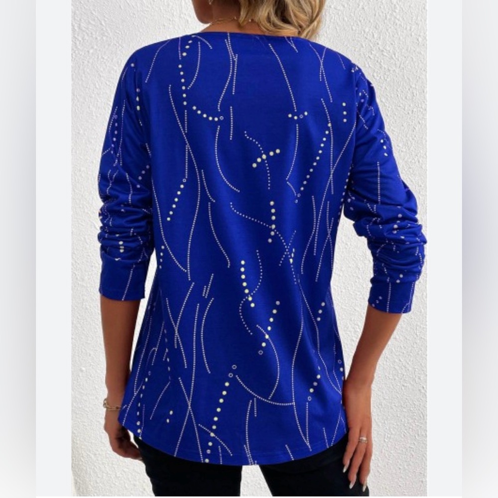 NWOT MOVETES .. PERFORMANCE TOP …641